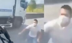 Nghệ An: Dùng đá ném vỡ kính xe do tranh giành hành khách