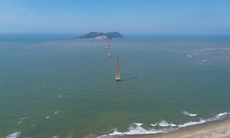 Ngắm nhìn toàn cảnh cáp treo vượt biển dài nhất Bắc Trung Bộ