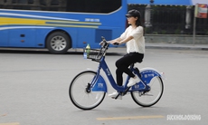 Người Hà Nội hào hứng trải nghiệm xe đạp công cộng