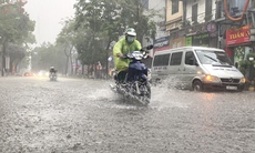 Cảnh báo mưa dông, lốc tố khu vực nội thành Hà Nội trong những giờ tới