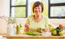 5 chế độ ăn giúp phụ nữ trung niên khỏe, trẻ lâu