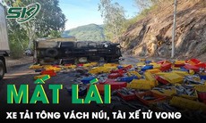 Kinh hoàng khoảnh khắc xe tải chở cá mất lái tông vào vách núi khiến tài xế tử vong tại chỗ