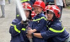 Xúc động với giấc mơ làm lính cứu hỏa của bé trai 7 tuổi mắc ung thư thành hiện thực