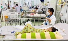 Bệnh viện ở TP.HCM áp lực trước số bệnh nhi tay chân miệng tăng cao, nhiều ca thở máy