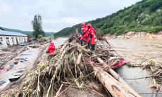 Nước ở 12 con sông Hắc Long Giang cuồn cuộn dâng cao, Trung Quốc chuẩn bị đón cơn bão mới