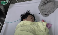 Cháy chung cư mini ở Hà Nội: Chưa liên lạc được bố mẹ, em bé thoát chết đang ở viện một mình