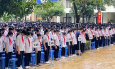 Lễ Chào cờ đặc biệt tưởng nhớ học sinh tử nạn trong vụ cháy chung cư mini Khương Hạ