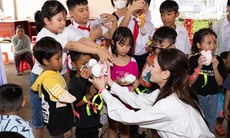 Dàn Hoa hậu mang Trung Thu hạnh phúc đến với trẻ em khó khăn