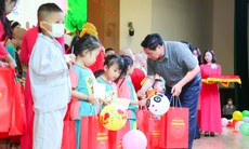 Thủ tướng tặng quà Trung thu cho trẻ em tại Viện Huyết học - Truyền máu TW
