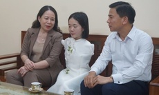 Phó Chủ tịch nước Võ Thị Ánh Xuân thăm cô giáo không tay ở Thanh Hóa