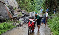 Mùa mưa bão cận kề, hơn 1.000 hộ dân sống trong lo sợ núi đè