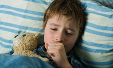 Làm gì để trẻ hết bị ho khi ngủ?