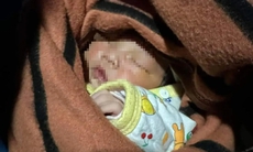 Bé gái sơ sinh 3 ngày tuổi bị bỏ rơi giữa đêm mưa rét