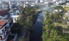 Dòng kênh bốc mùi hôi thối, người dân sống chung với ô nhiễm