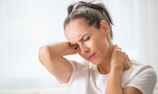 Đau mạn tính trầm trọng hơn khi thời tiết lạnh, ứng phó thế nào?
