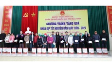 Bộ trưởng Bộ Y tế Đào Hồng Lan cùng Đoàn ĐBQH tỉnh Bắc Ninh thăm, tặng quà Tết hộ nghèo