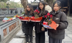 Giới trẻ Thủ đô rủ nhau đi chùa Hà cầu duyên