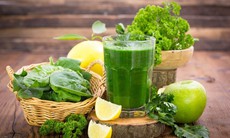 Ăn rau sống, uống nước ép rau quả có bị nhiễm giun sán không?