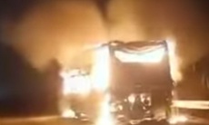 Clip xe khách bốc cháy dữ dội trên cao tốc Nghi Sơn - Diễn Châu