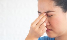 Viêm xoang có gây đau hốc mắt?
