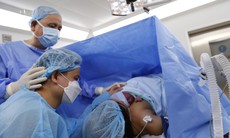 Em bé đầu tiên ở Việt Nam được thông van tim từ trong bào thai chào đời khỏe mạnh