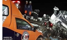 Brazil: Xe buýt đâm xe tải làm 25 người thiệt mạng