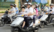 Hội bảo vệ quyền trẻ em nói gì xung quanh kiến nghị trẻ dưới 6 tuổi phải đội mũ bảo hiểm khi tham gia giao thông?
