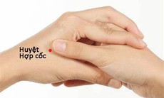 Xoa bóp bấm huyệt giảm đau, hỗ trợ giấc ngủ cho người nhiễm HIV/AIDS