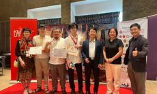 Học sinh Việt mang thông điệp yêu thương và hành động ý nghĩa đến cha mẹ trẻ hở hàm ếch nhân Tuần lễ Nâng cao Nhận thức về Kháng sinh (WAAW)