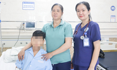 Bé trai nguy hiểm tính mạng sau hơn 1 tháng mệt mỏi, uống nhiều nước, giảm 10kg