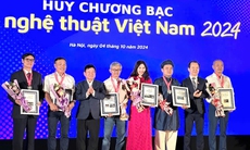 Bộ ảnh 'Cho đi là còn mãi' của Báo Sức khỏe và Đời sống đoạt Huy chương Bạc Ảnh nghệ thuật 2024