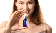 Da nhạy cảm cần cân nhắc yếu tố nào khi lựa chọn serum?