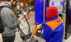 Giá xăng dầu tăng giảm trái chiều, RON95 bật tăng trở lại