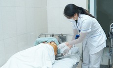 Tự điều trị zona thần kinh, cụ bà gặp biến chứng mụn nước từng đám lan rộng trên da