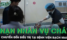 Nạn nhân vụ cháy quán cà phê được chuyển đến điều trị tại Bệnh viện Bạch Mai