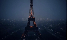 Hỏa hoạn tại Tháp Eiffel ngay trước thềm Giáng sinh