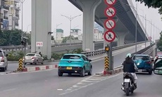 Phạt tài xế taxi đi lùi trên đường Vành đai 2