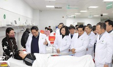 Thủ tướng biểu dương các bác sĩ, nhân viên y tế trực cấp cứu, điều trị người bệnh xuyên Tết