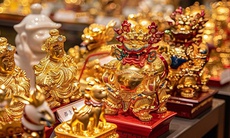 Chưa đến ngày Vía Thần tài mà tiệm vàng đã đông nghịt khách: Mua vàng thế nào để tài lộc, may mắn cả năm?