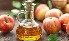 Mẹo khắc phục tóc bết khi du xuân