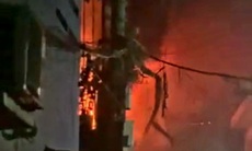 TP Hồ Chí Minh: Bé trai bị mắc kẹt và ngạt khói khi căn nhà bốc cháy