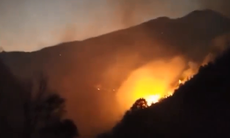Cháy rừng lan rộng 10 ha ở Sa Pa, 400 người khẩn trương dập lửa