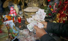 Dùng tiền lẻ đi lễ chùa sao cho đúng?