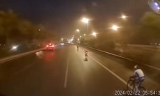 [Clip] - Tái diễn nhóm xe đạp lấn làn ôtô đường Võ Nguyên Giáp