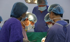 Hàng nghìn thầy thuốc của hệ đào tạo tinh hoa miệt mài cùng đồng nghiệp làm rạng danh y tế Việt Nam