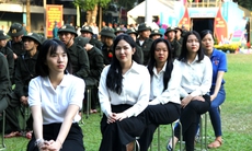 TPHCM: 6 nữ tân binh tự tin lên đường nhập ngũ