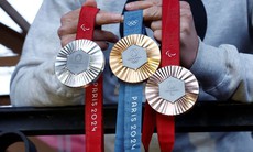 Cận cảnh thiết kế đặc biệt của huy chương Olympic Paris 2024
