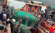 Quảng Ninh: Cứu hộ 5 ngư dân Thanh Hóa gặp nạn trên biển

