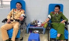 Bốn cán bộ Công an Nghệ An hiến máu cứu bệnh nhân
