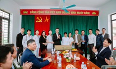 'Khám bệnh vì một Việt Nam khoẻ mạnh hơn' cho gần 1.000 người dân Vĩnh Phong